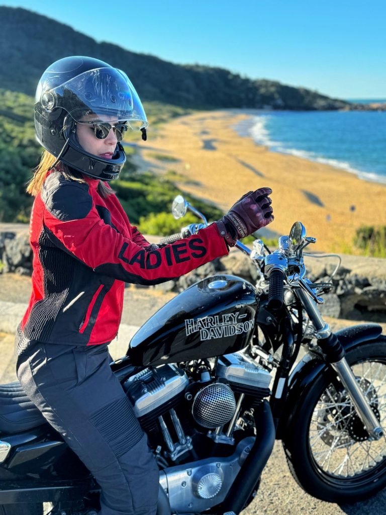 A Jaqueta Que Une Estilo, Proteção e Cores na Estrada