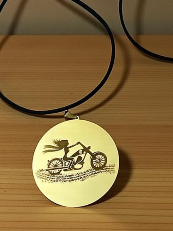Pingente LADY RIDER Banhado OURO